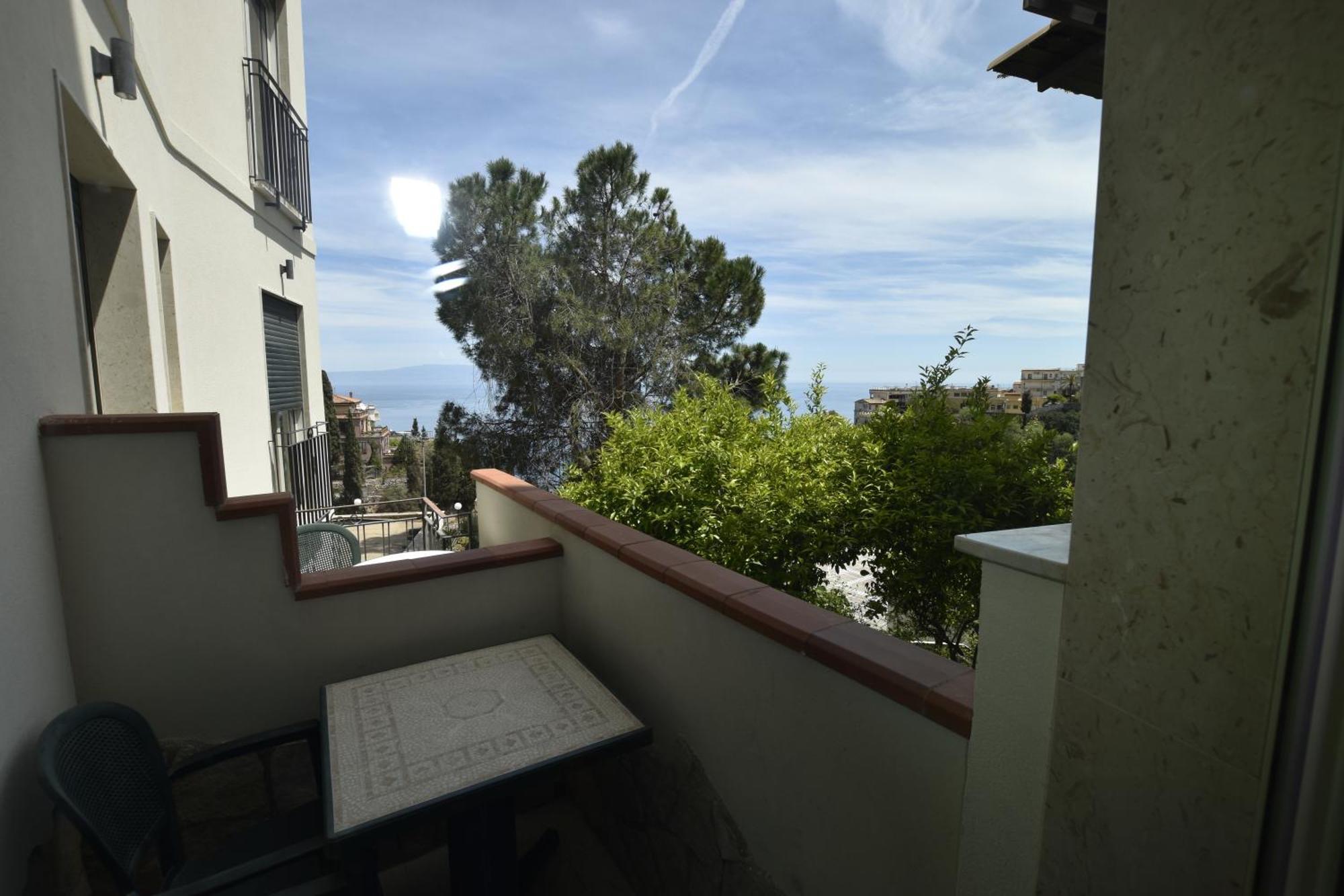 Condor Hotell 3*